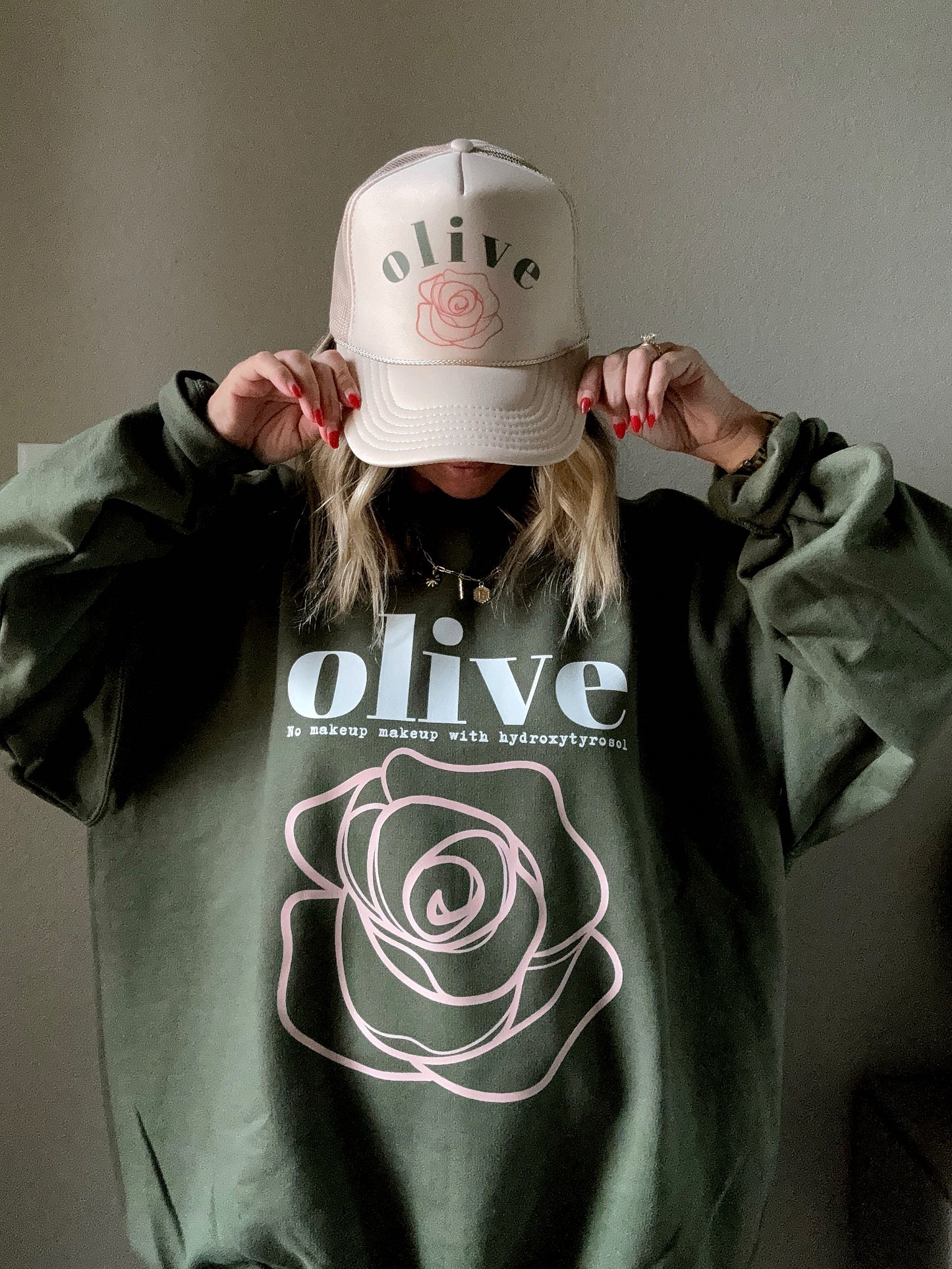 Olive rose Trucker Hat tan